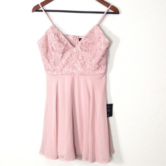 Lulu's Dresses & Skirts - Lulus Pink Chiffon Dress Lace Bodice Spaghetti Strap Size S Bridesmaid